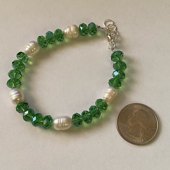 Freshwater Pearl & Green Crystal Glass Bracelet - Picture 5 of 6